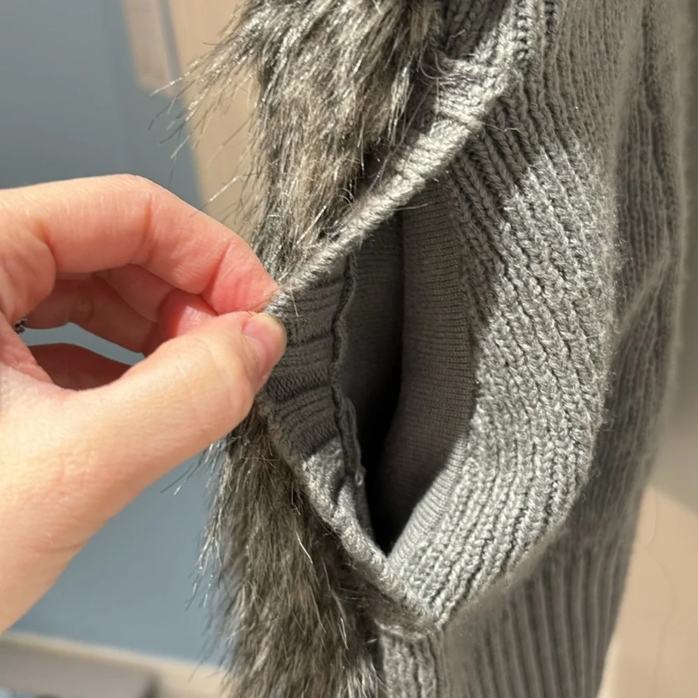 Kenneth Cole New York Faux Fur Grey Vest Size Small - Picture 4 of 6